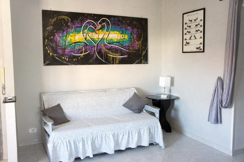 Bed, Living room