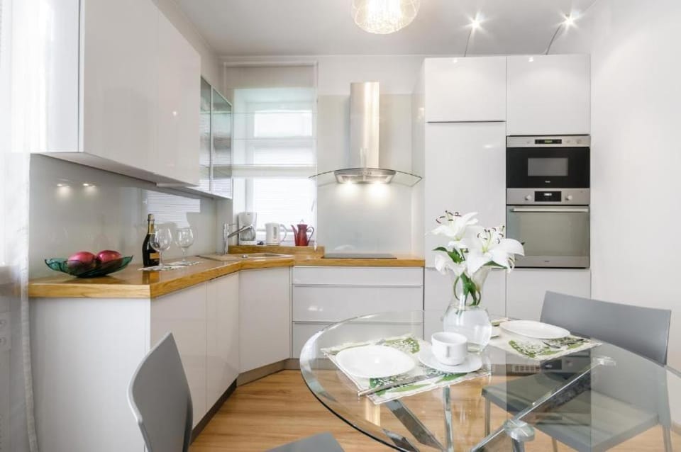 Kitchen or kitchenette, Dining area, dishwasher, oven, pet friendly, stove