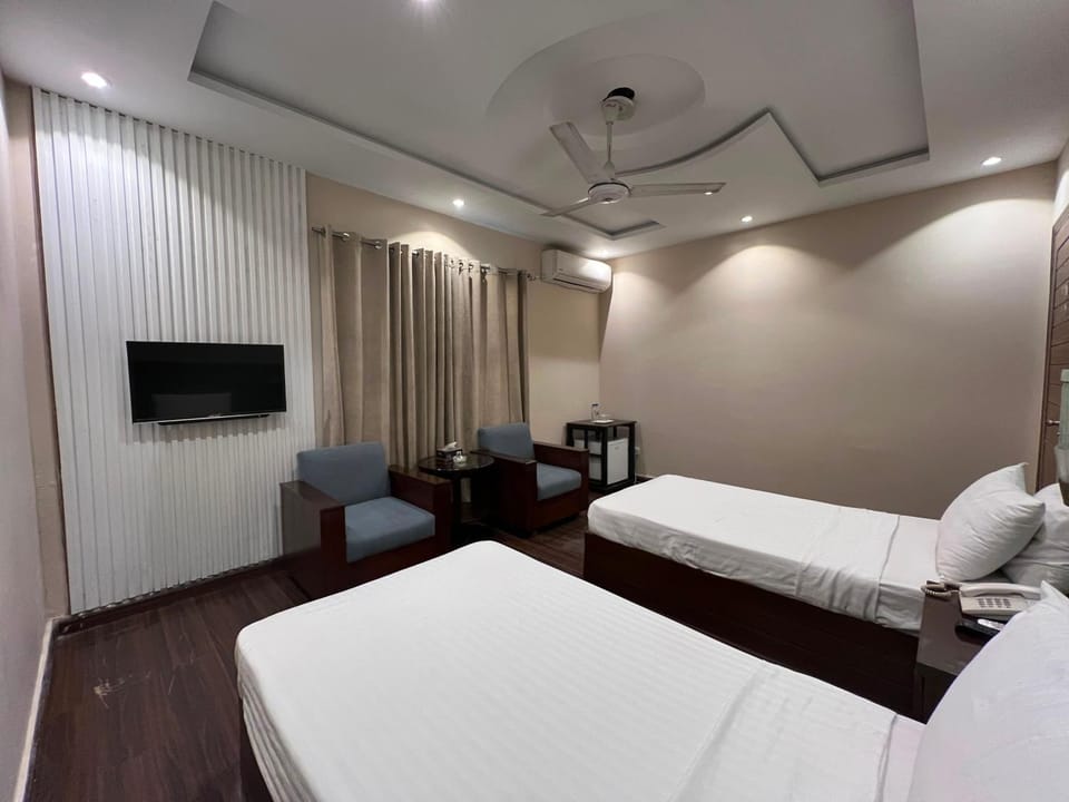 Shelton Hotel Gulberg Bed and Breakfast in Lahore