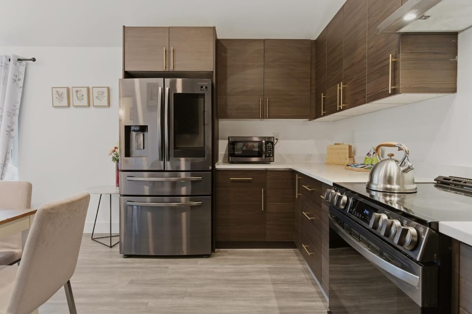 Private 1BR Free Parking 10min Airport Easy Check-in House in Burien
