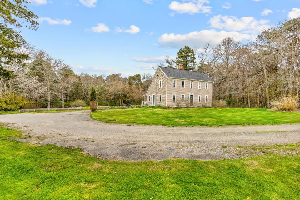 Family 4BR Cape Home Firepit Outdoor Shower House in West Barnstable