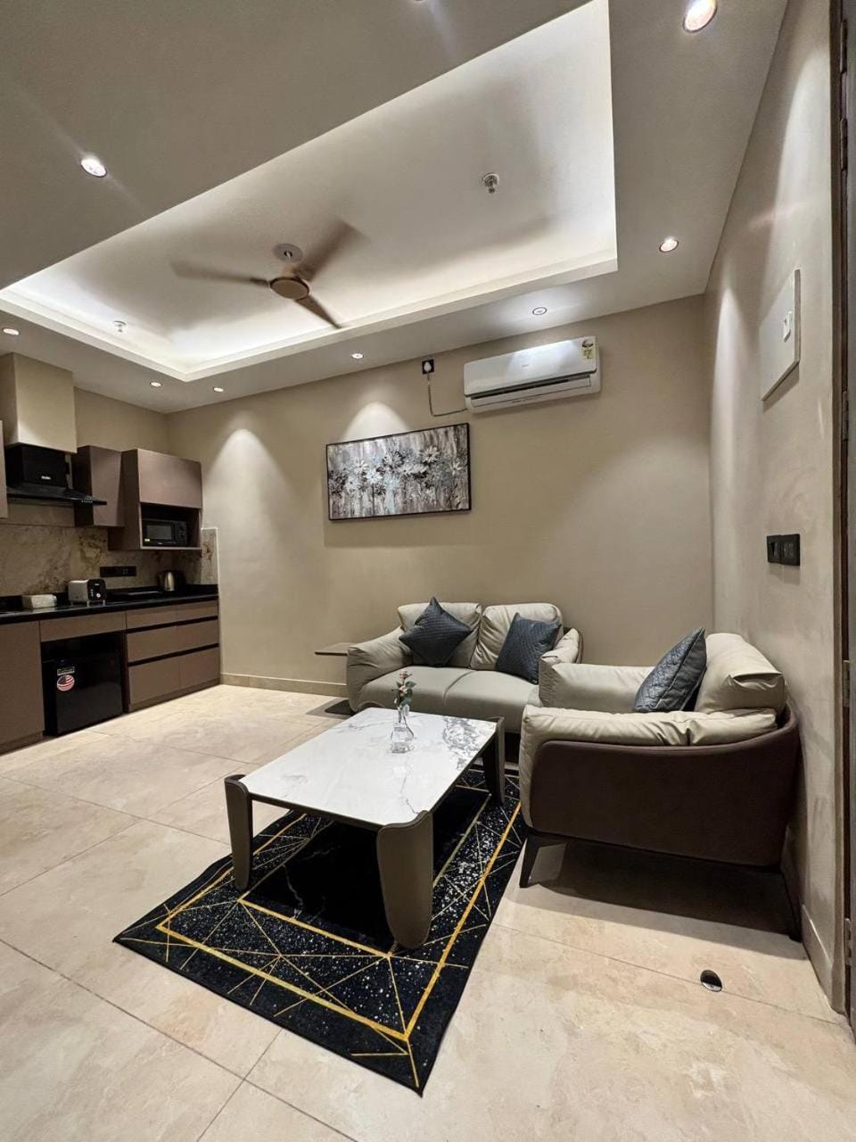 Kitchen or kitchenette, Seating area, air conditioner