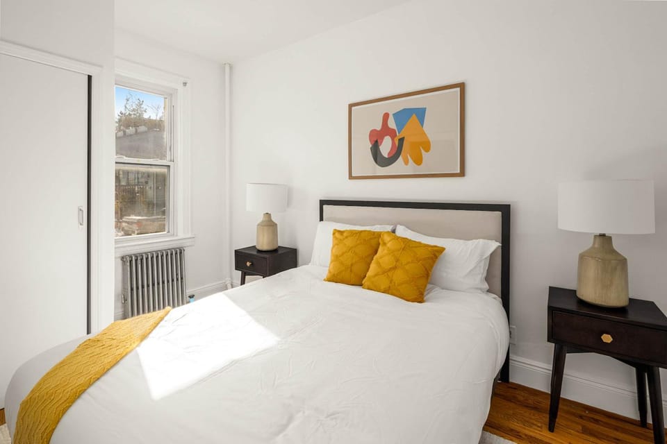 Williamsburg Gardens 3BR floor-through Unit with Private Yard Apartment in Manhattan
