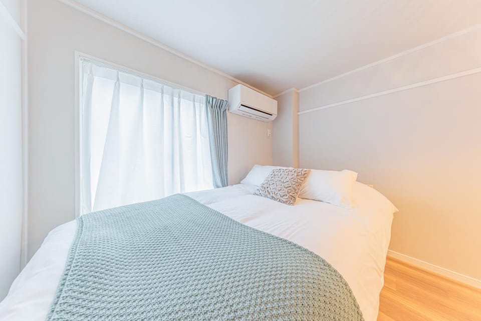 Bed, Bedroom, air conditioner