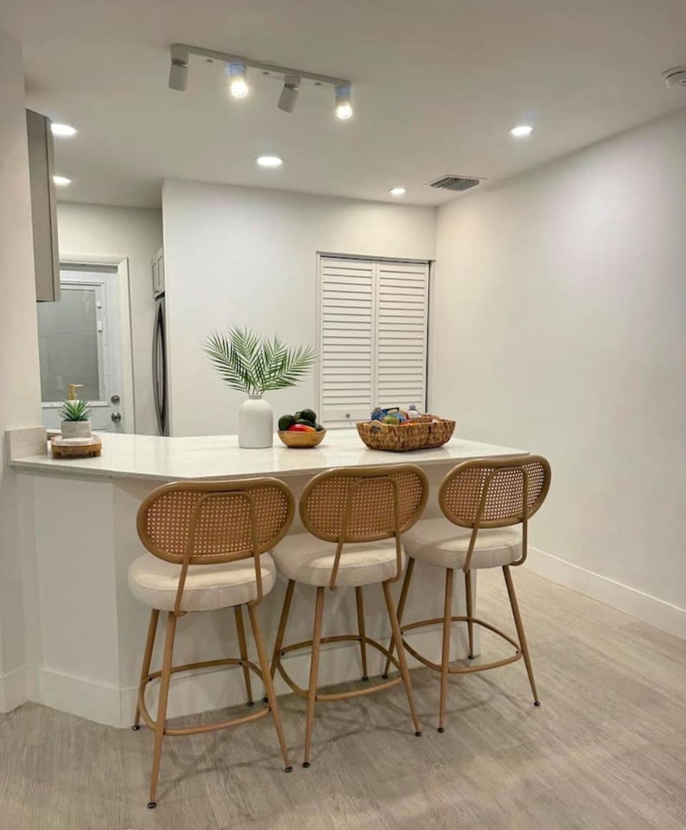 Coqui Hideaway Near F1 Beach Port Airport Apartment in Dania Beach