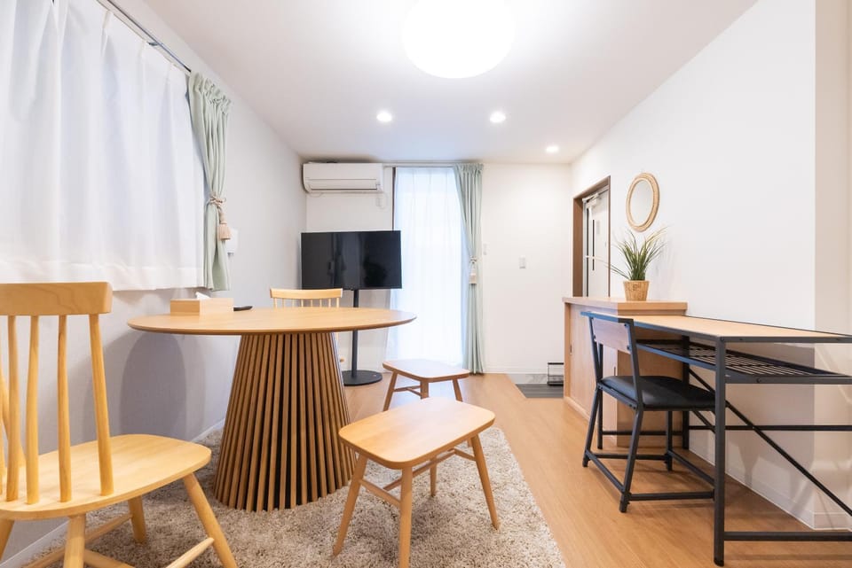TV and multimedia, Living room, Dining area, air conditioner