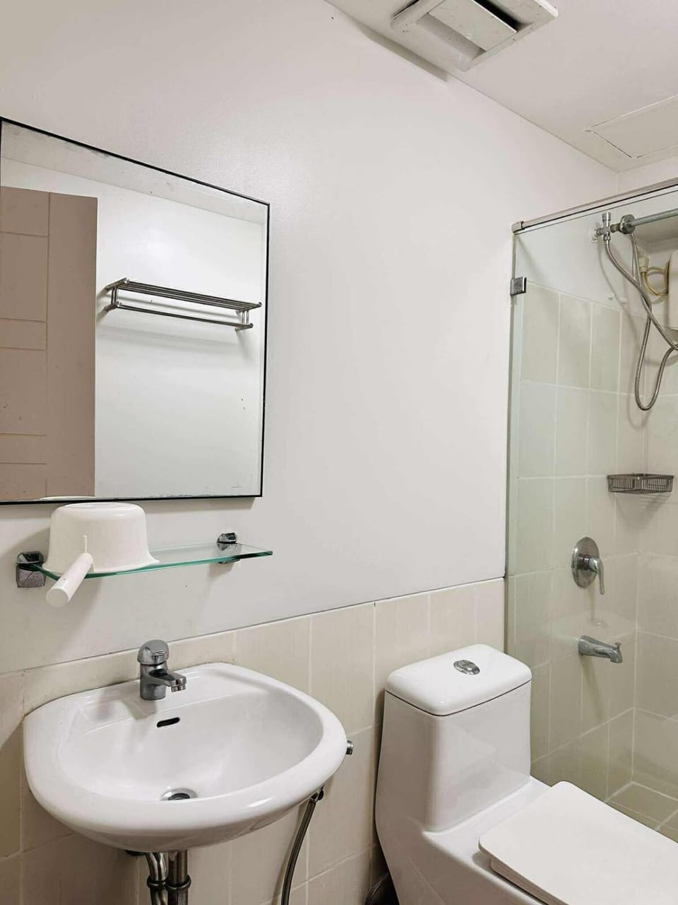 Cozy 3BR Lumiere Pasig Near BGC Condo w Parking Apartment in Makati
