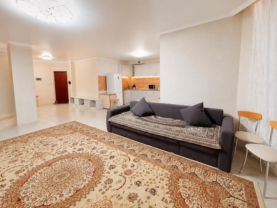Kitchen or kitchenette, Living room, Seating area