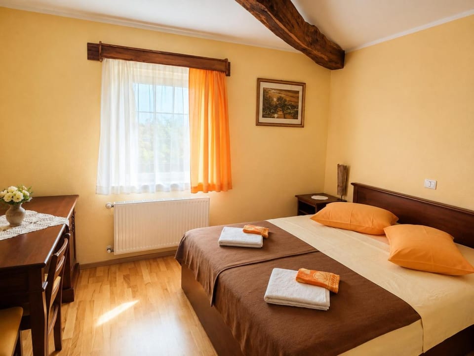 Bed, Bedroom, towels