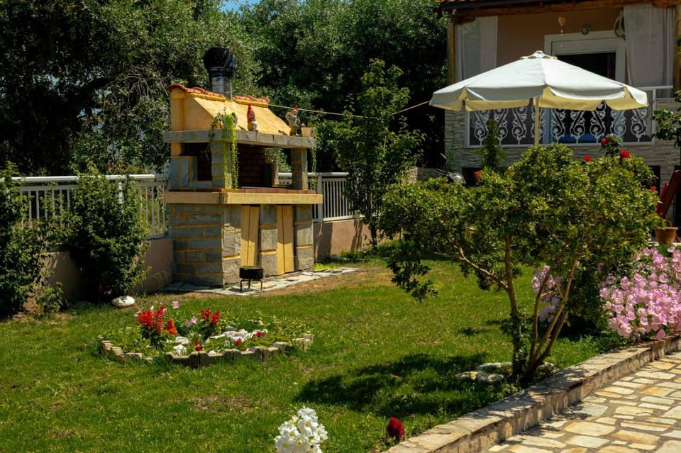 Property building, BBQ facilities, Garden