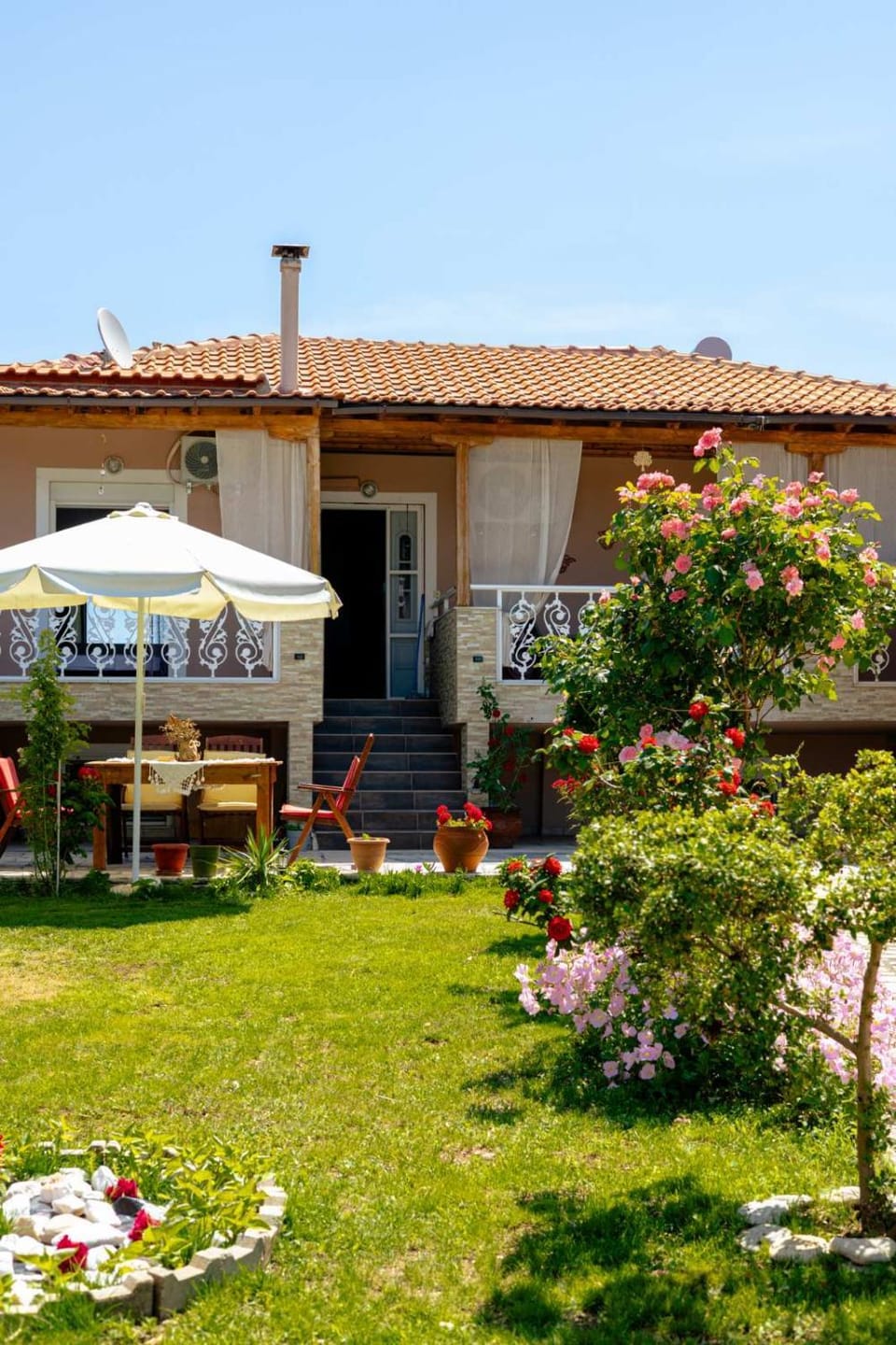 Property building, Patio, Garden, Garden view
