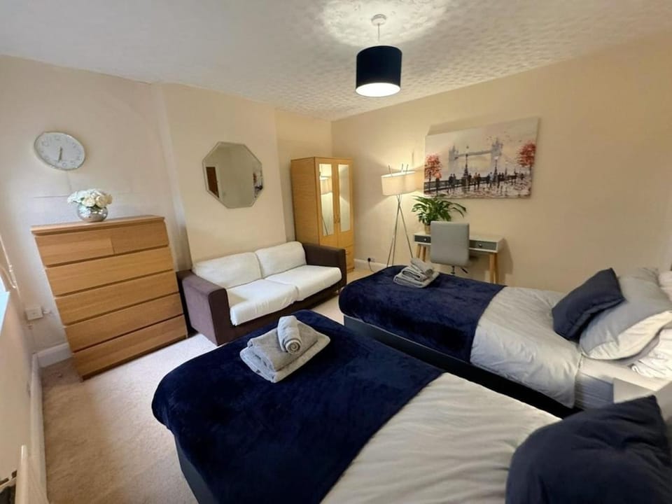 Bed, Bedroom, wardrobe