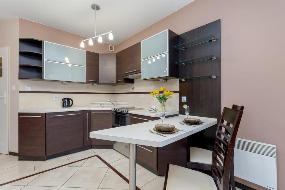 Kitchen or kitchenette, Dining area, stove