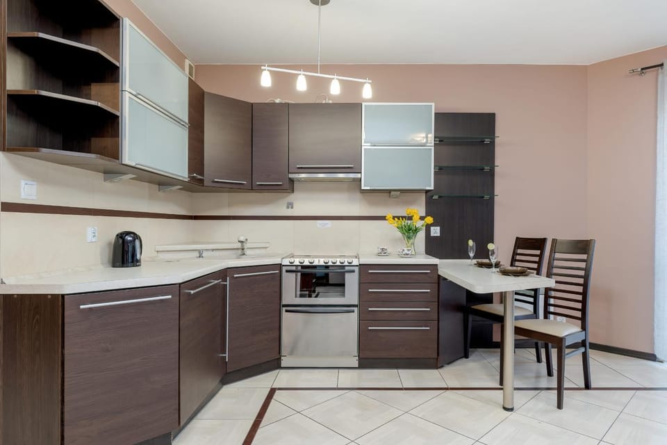 Kitchen or kitchenette, Dining area, stove