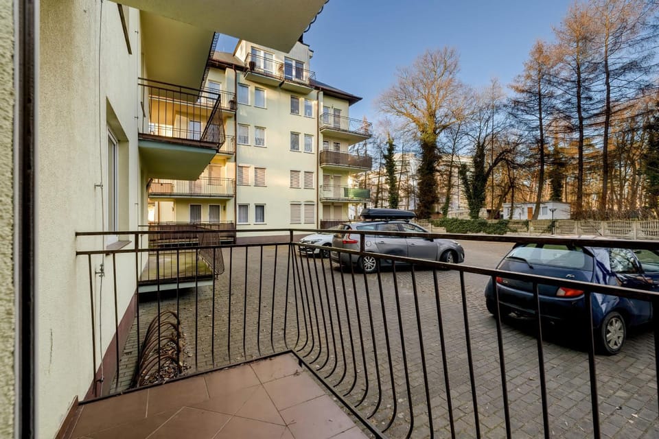 Property building, Day, Balcony/Terrace