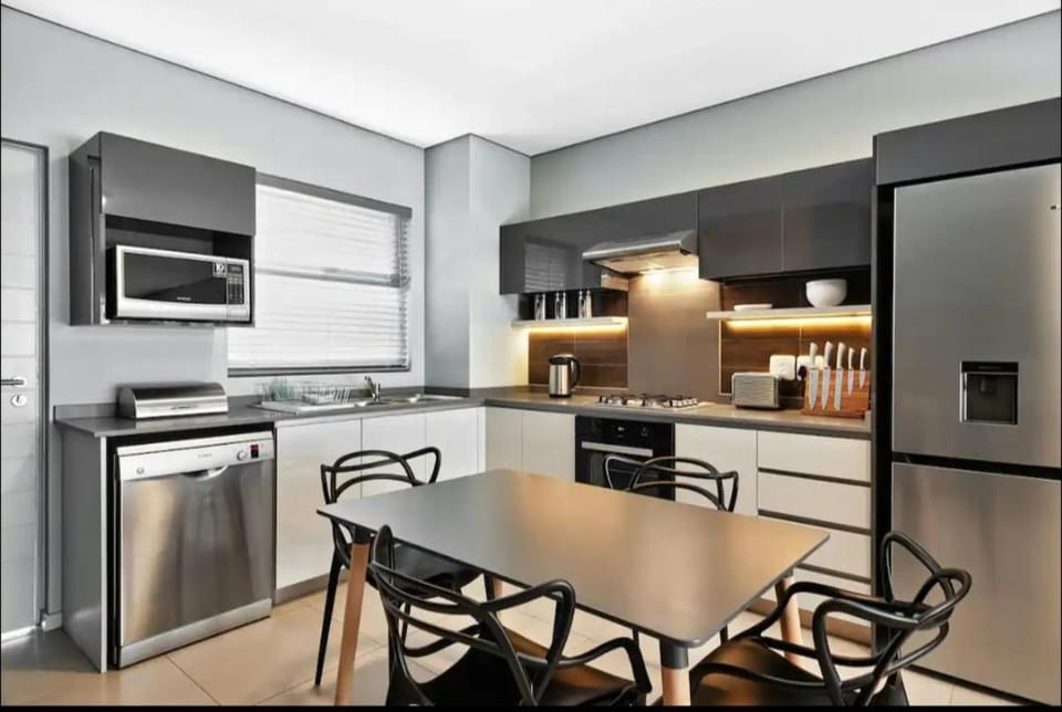 Michelle St, Sandton, Johannesburg, Gauteng Apartment in Sandton