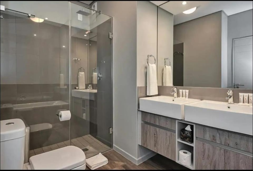Michelle St, Sandton, Johannesburg, Gauteng Apartment in Sandton
