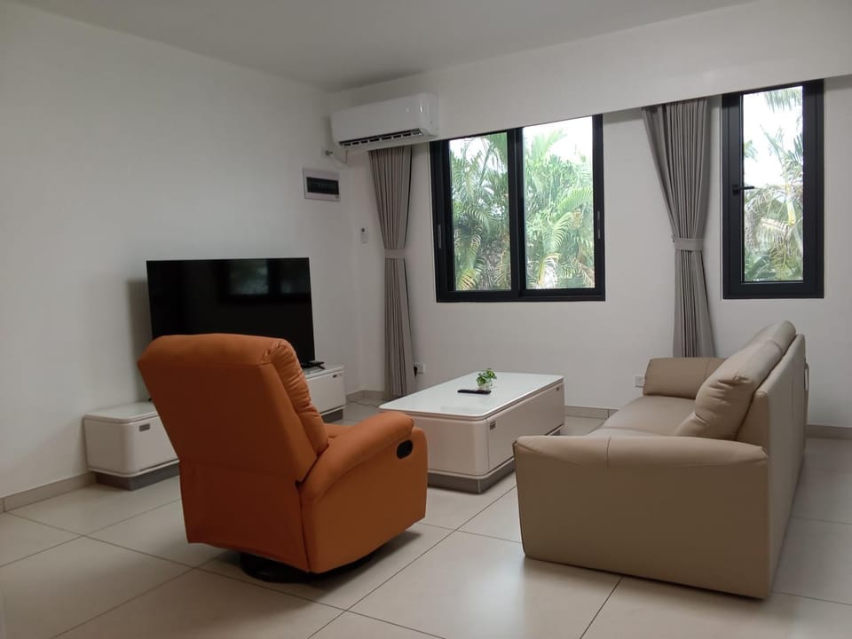 TV and multimedia, Living room, Seating area, Evening entertainment