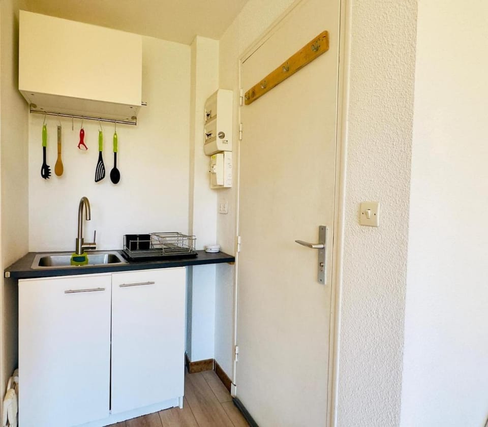 Studio Cosy bord de Mer 150m de la plage Apartment in La Londe-les-Maures