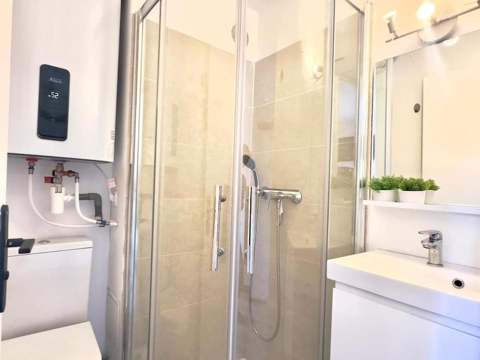 Studio Cosy bord de Mer 150m de la plage Apartment in La Londe-les-Maures