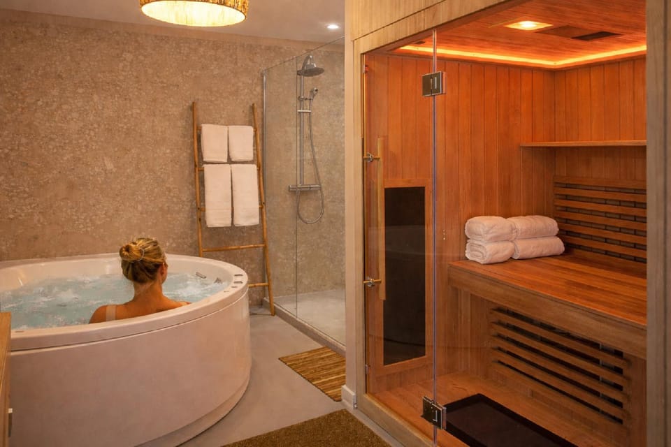 Shower, Hot Tub, Sauna, Sauna, Spa and wellness centre/facilities