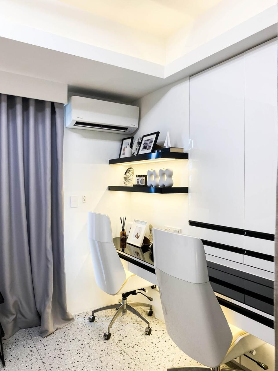 St Mark Residences Luxury direct Venice view with free parking Apartment in Makati