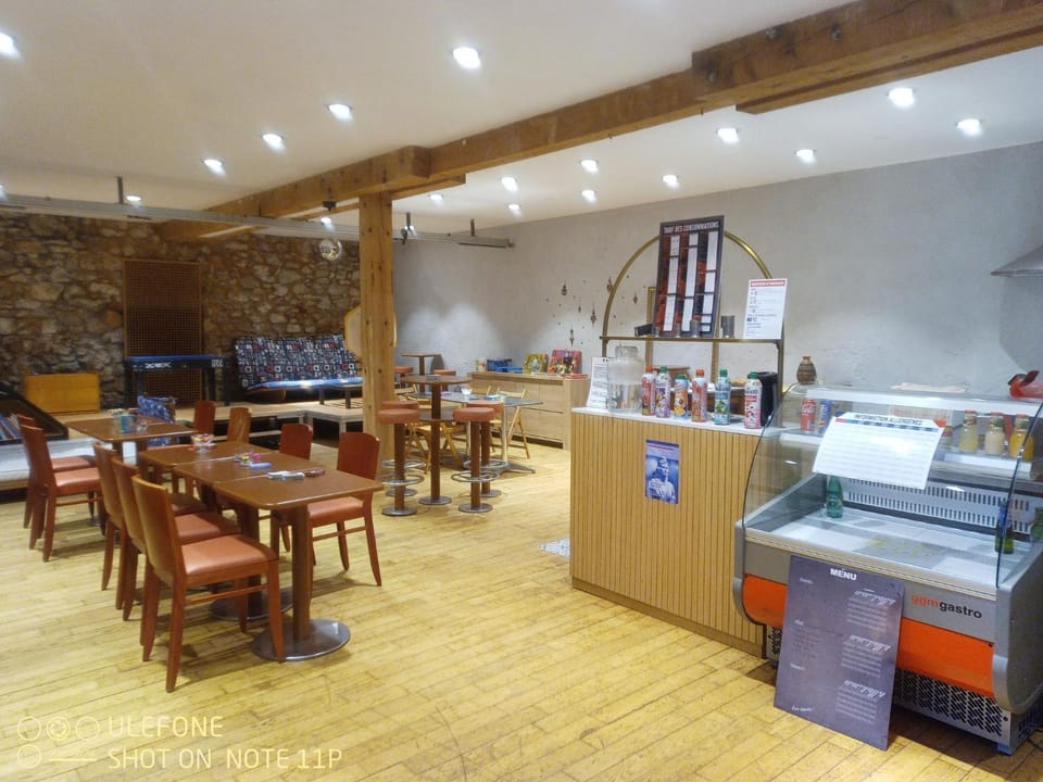 Restaurant/places to eat, Game Room, Lounge or bar