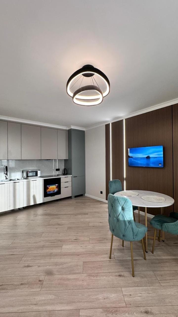 Kitchen or kitchenette, Dining area, oven