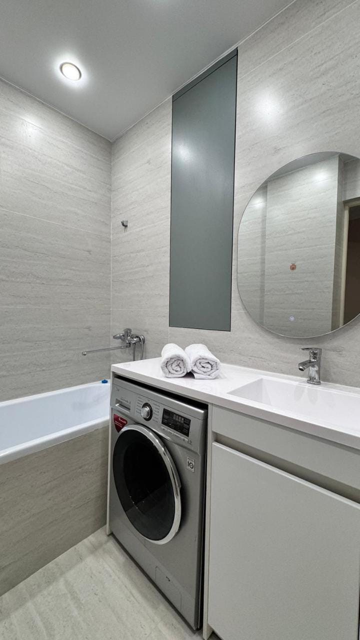 Bathroom, Bath, towels, washing machine