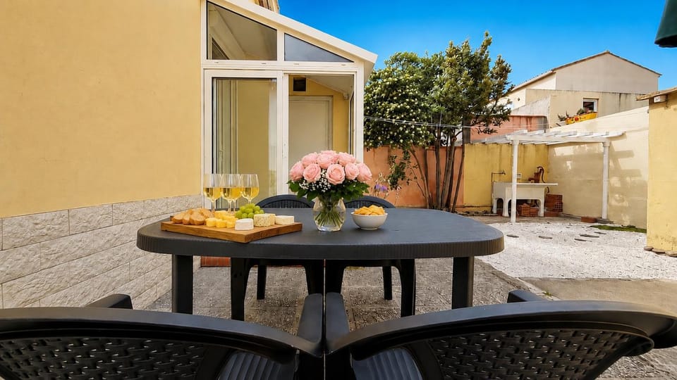 Patio, Dining area