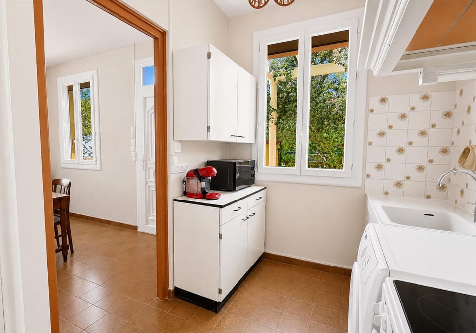 Kitchen or kitchenette, stove