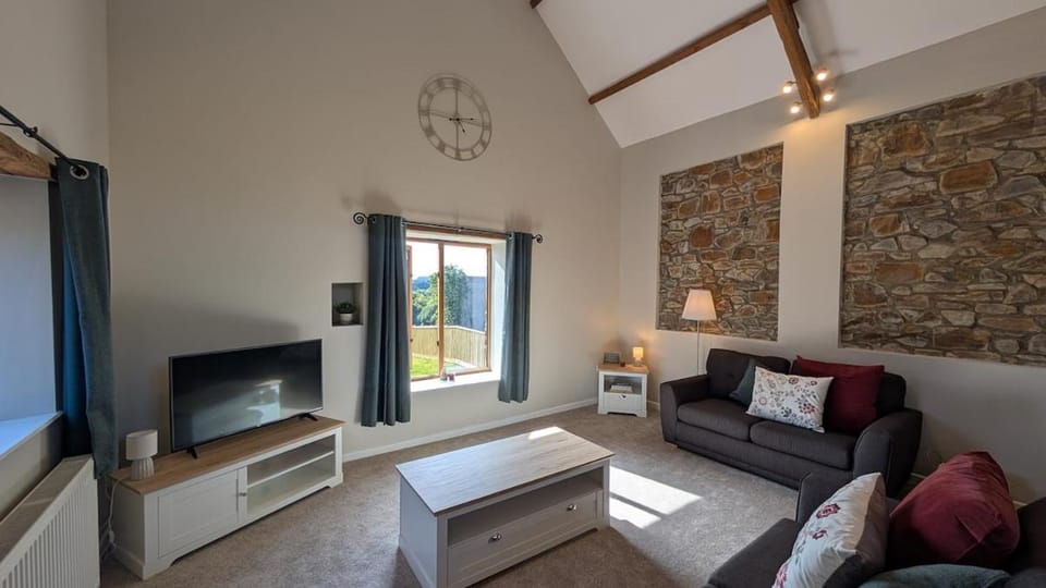 Shires Barn - with hot tub and views in Devon House in North Devon District