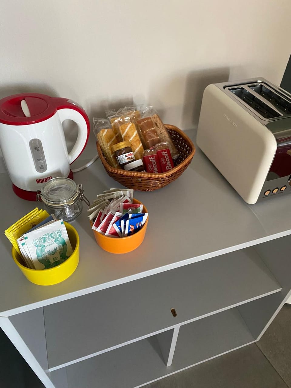 Coffee/tea facilities, Food, toaster