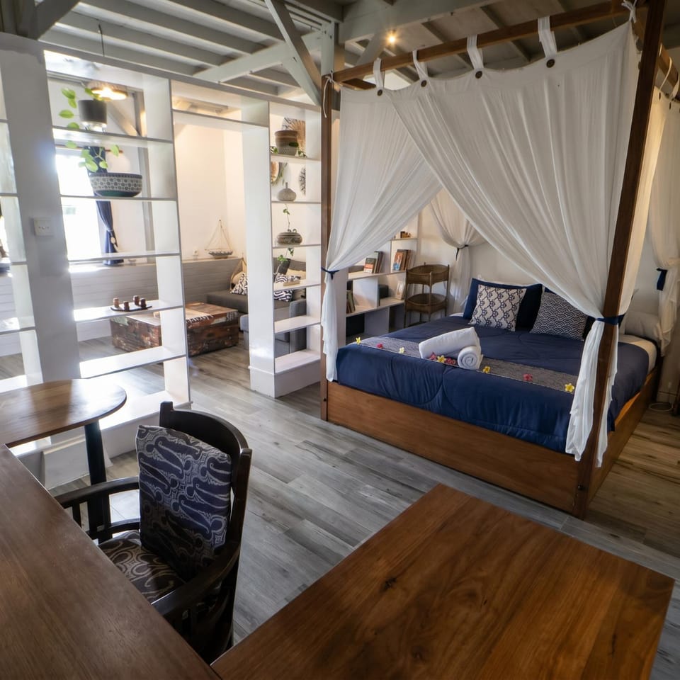 Photo of the whole room, Bedroom