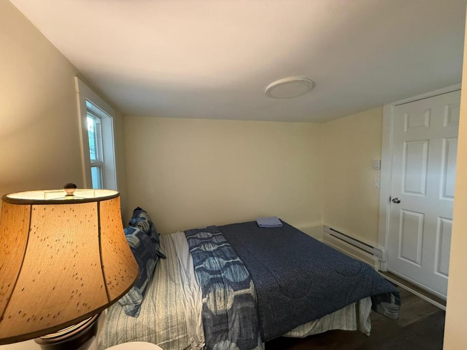 Cozy Private Queen Room Commercial Broadway Vacation rental in Vancouver