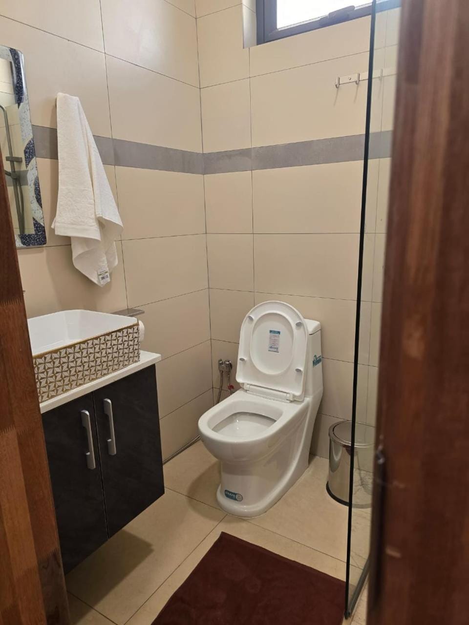 Toilet, Bathroom, towels