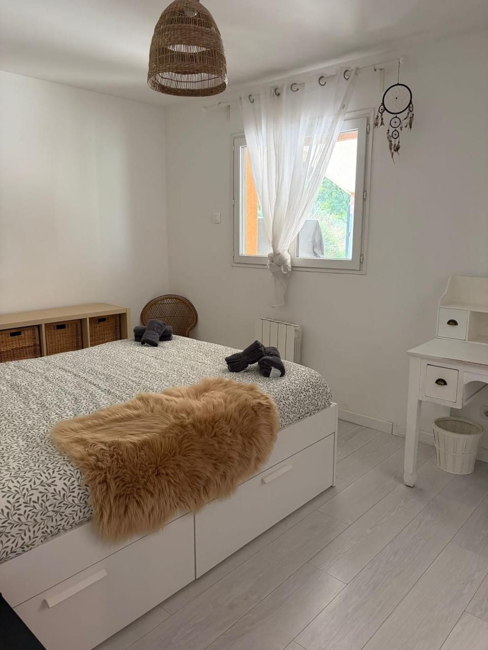 Bed, Photo of the whole room, Bedroom, towels