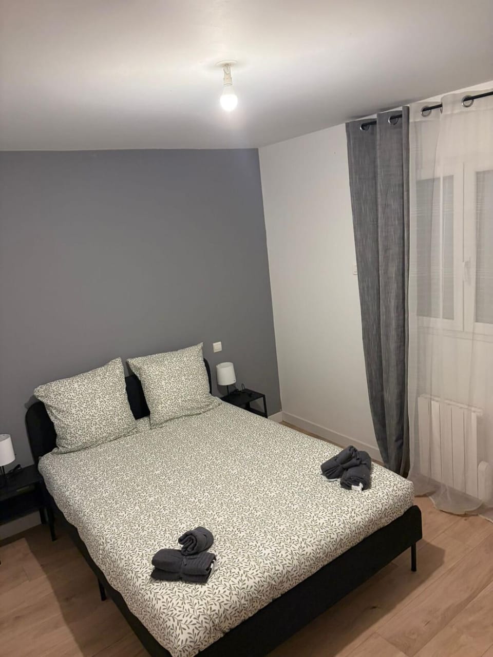 Bed, Photo of the whole room, Bedroom, towels