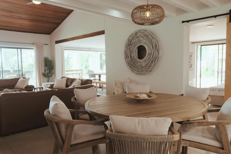 Living room, Seating area, Dining area