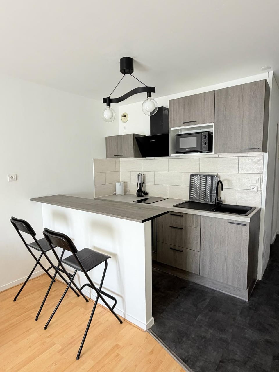 Lounge or bar, stove
