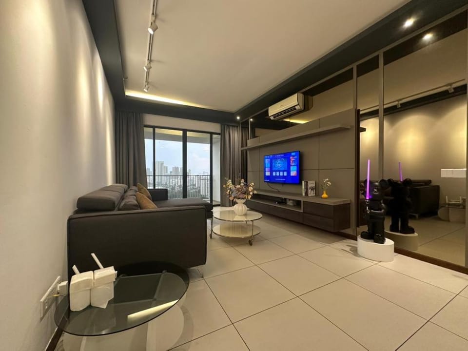 3Bedroom, 2Car Park Seaview with Balcony for 6 pax, The Landmark Apartment in Tanjung Bungah
