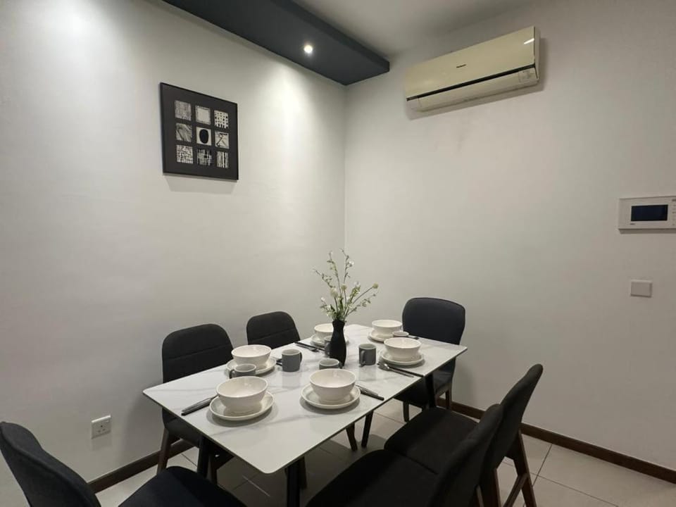 3Bedroom, 2Car Park Seaview with Balcony for 6 pax, The Landmark Apartment in Tanjung Bungah