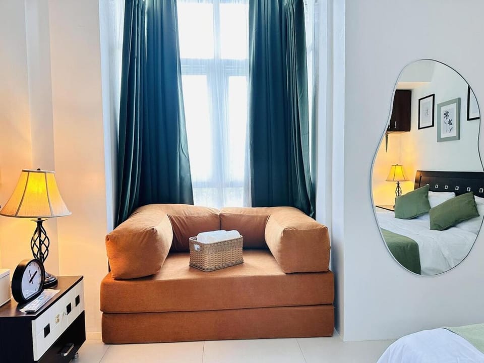 Pico De Loro Jacana B Modern Studio Pool and Beach Apartment in Nasugbu
