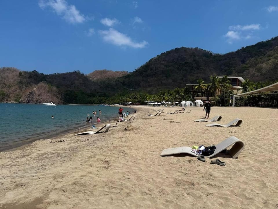 Pico De Loro Jacana B Modern Studio Pool and Beach Apartment in Nasugbu