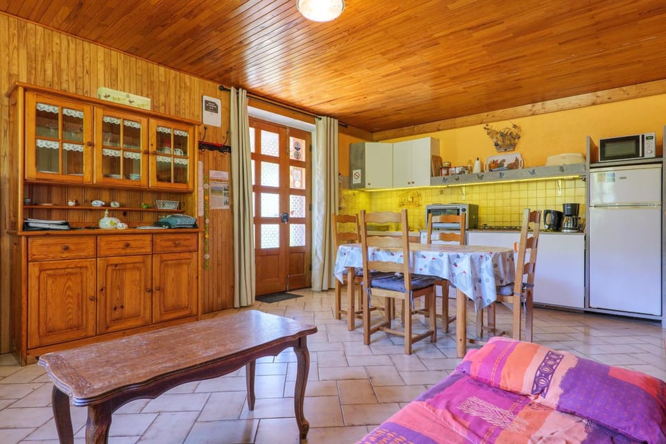 Property building, Kitchen or kitchenette, Living room
