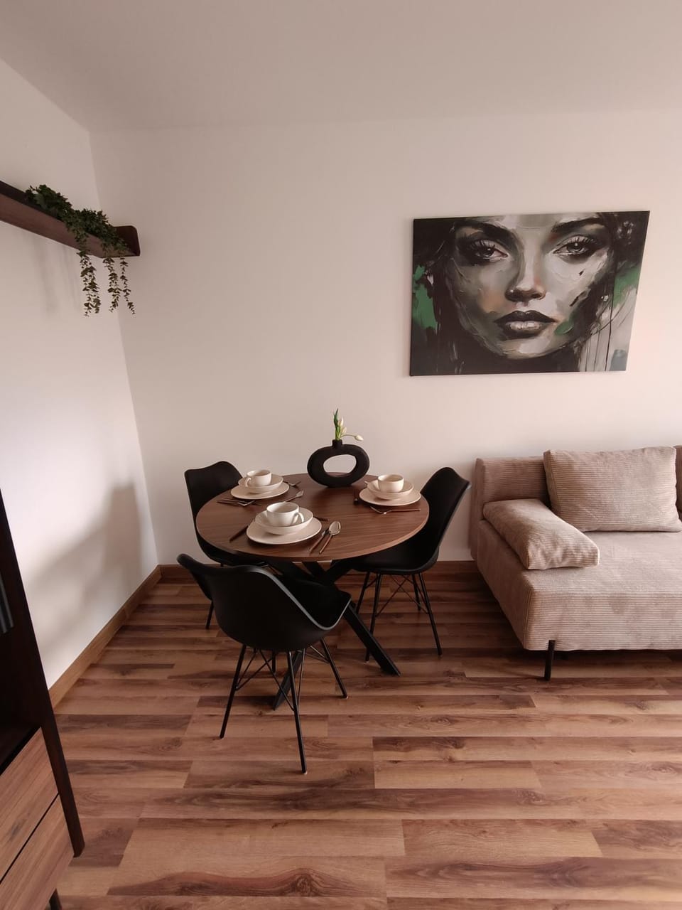 Living room, Decorative detail, Seating area, Dining area