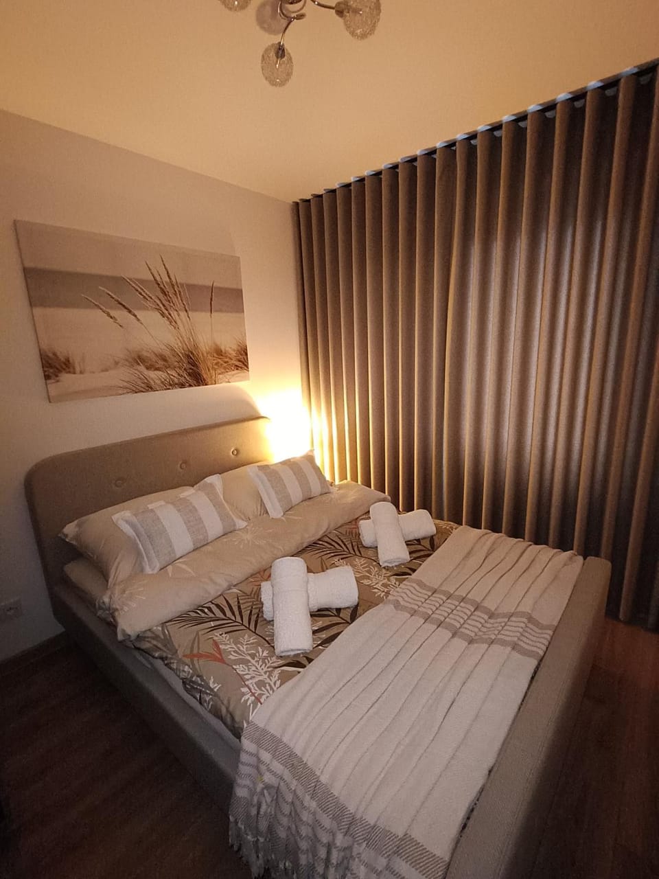 Bed, Photo of the whole room, Bedroom, towels