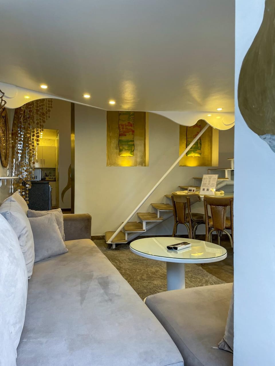 Living room, Seating area