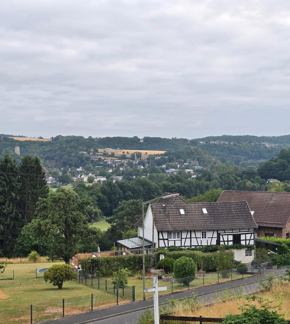 Property building, Neighbourhood, Natural landscape, Bird's eye view, City view, Mountain view