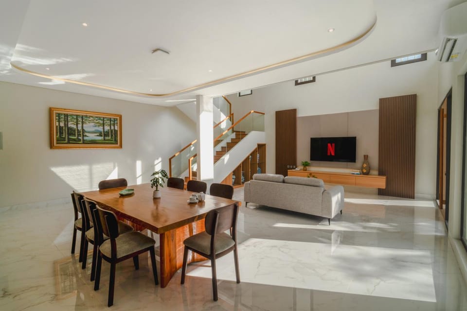 TV and multimedia, Living room, Dining area